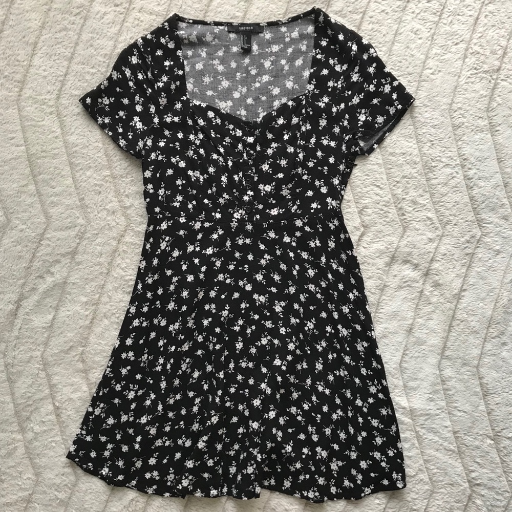 Forever 21 Floral Black & White Button Dress